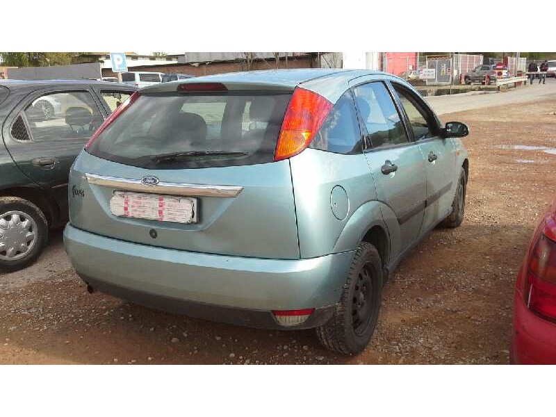 ford focus berlina (cak) del año 2000