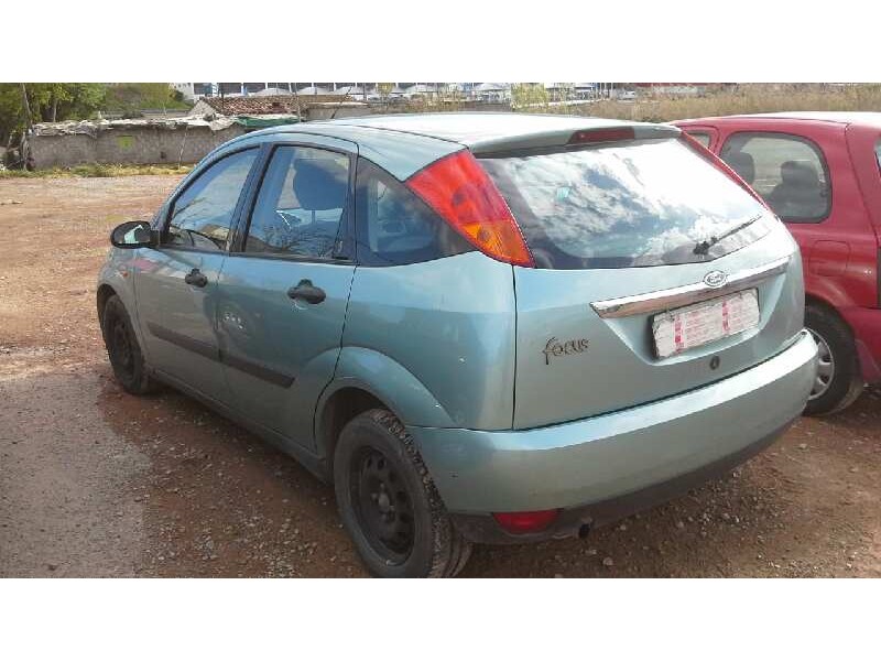 ford focus berlina (cak) del año 2000