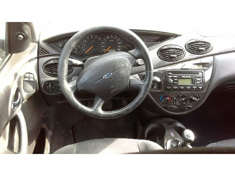 ford focus berlina (cak) del año 2000