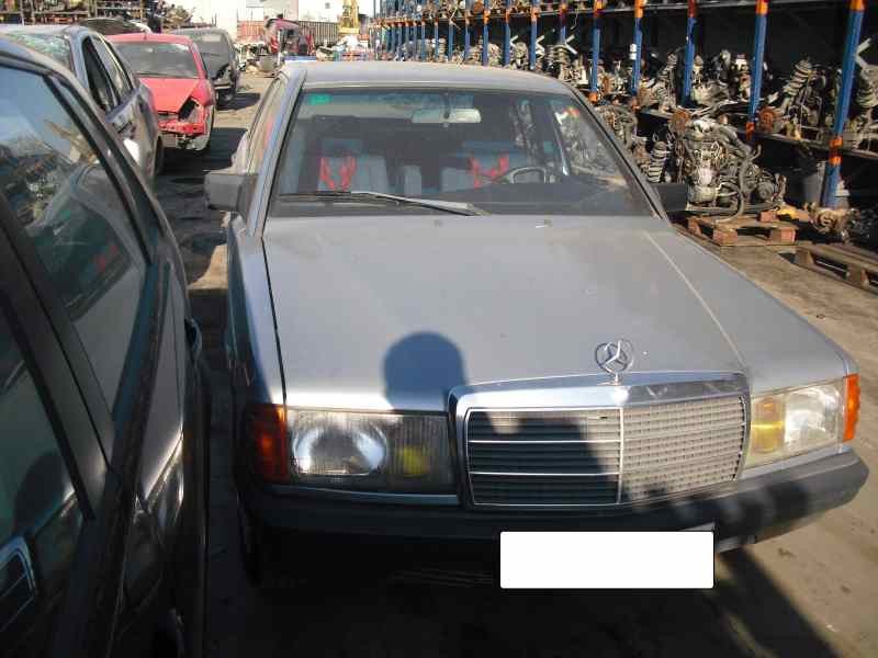 mercedes-benz clase c (w201) berlina del año 1983