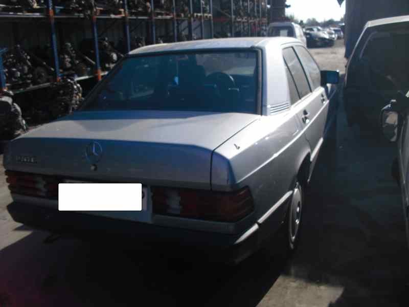 mercedes-benz clase c (w201) berlina del año 1983