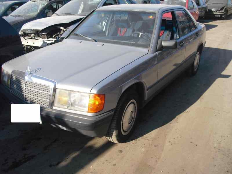 mercedes-benz clase c (w201) berlina del año 1983
