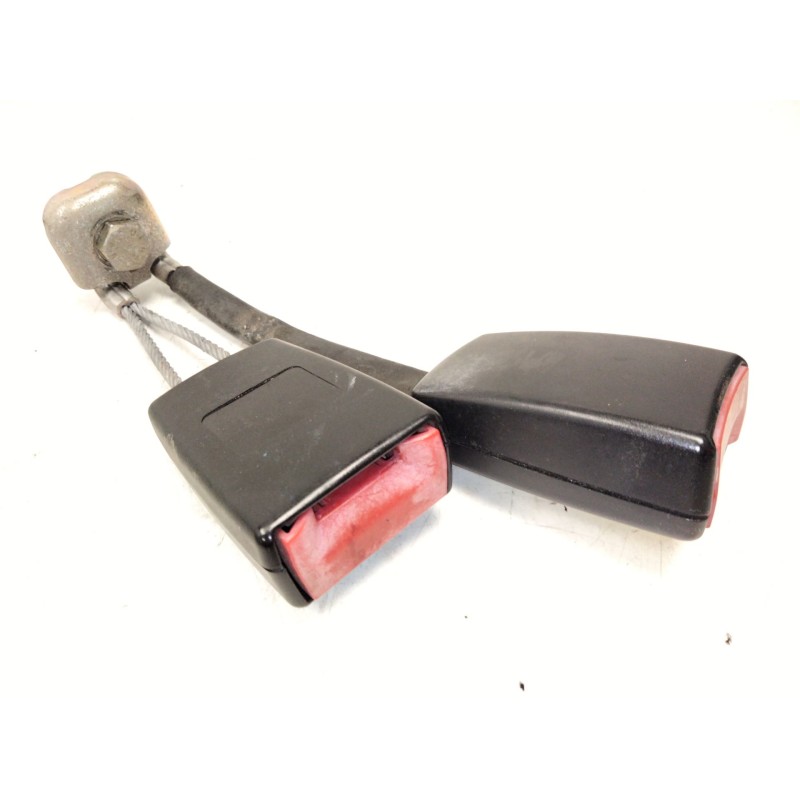 Recambio de enganche cinturon trasero central para volkswagen passat b5.5 (3b3) 1.9 tdi referencia OEM IAM 3B0857739B  