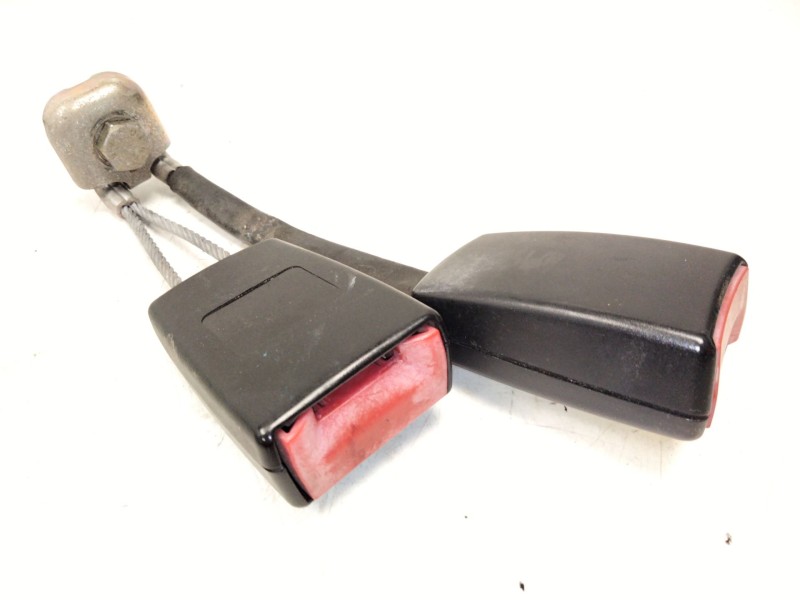 Recambio de enganche cinturon trasero central para volkswagen passat b5.5 (3b3) 1.9 tdi referencia OEM IAM 3B0857739B  