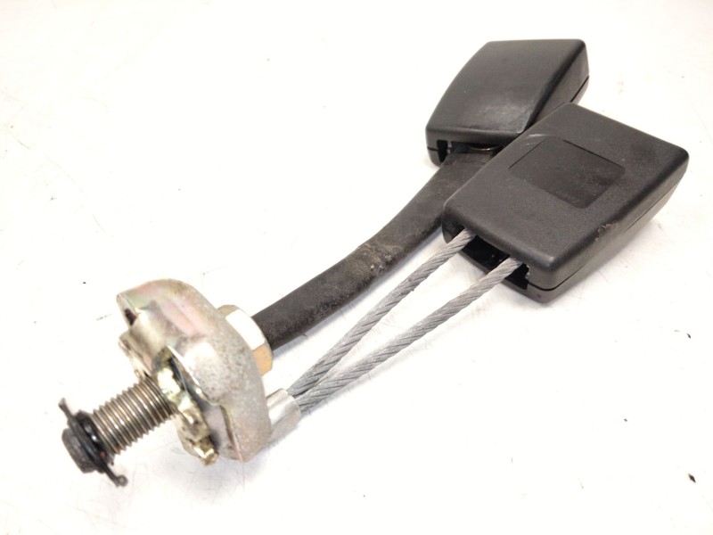 Recambio de enganche cinturon trasero central para volkswagen passat b5.5 (3b3) 1.9 tdi referencia OEM IAM 3B0857739B  