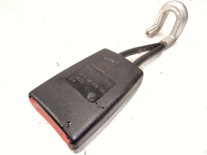 Recambio de enganche cinturon trasero derecho para volkswagen passat b5.5 (3b3) 1.9 tdi referencia OEM IAM 3B0857740B  