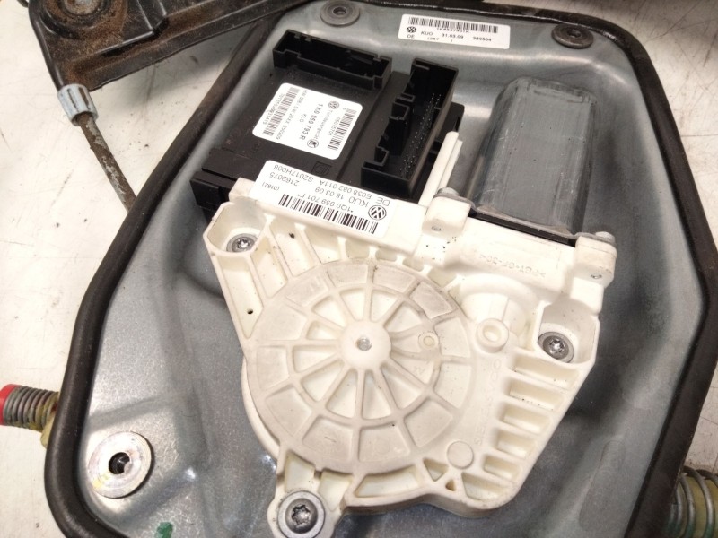 Recambio de elevalunas delantero izquierdo para volkswagen scirocco iii (137, 138) 1.4 tsi referencia OEM IAM 1K8837401  