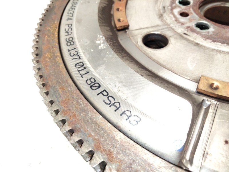 Recambio de volante motor para peugeot 2008 i (cu_) 1.2 thp 130 / puretech 130 referencia OEM IAM 9813701180  