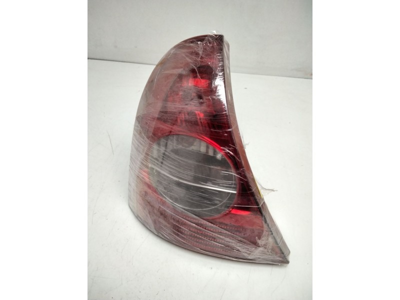 Recambio de piloto trasero izquierdo para renault clio ii fase ii (b/cb0) campus referencia OEM IAM 8200071413  