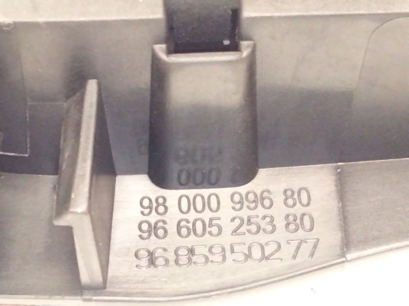 Recambio de maneta interior delantera derecha para citroën c4 picasso ii 2.0 bluehdi 150 referencia OEM IAM 9685950277  