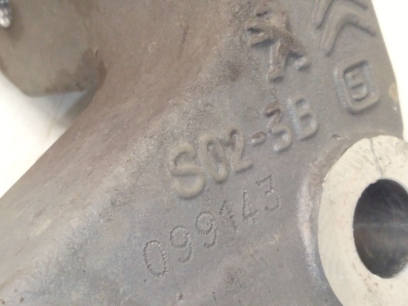 Recambio de soporte subchasis derecho para citroën c4 picasso ii 2.0 bluehdi 150 referencia OEM IAM   