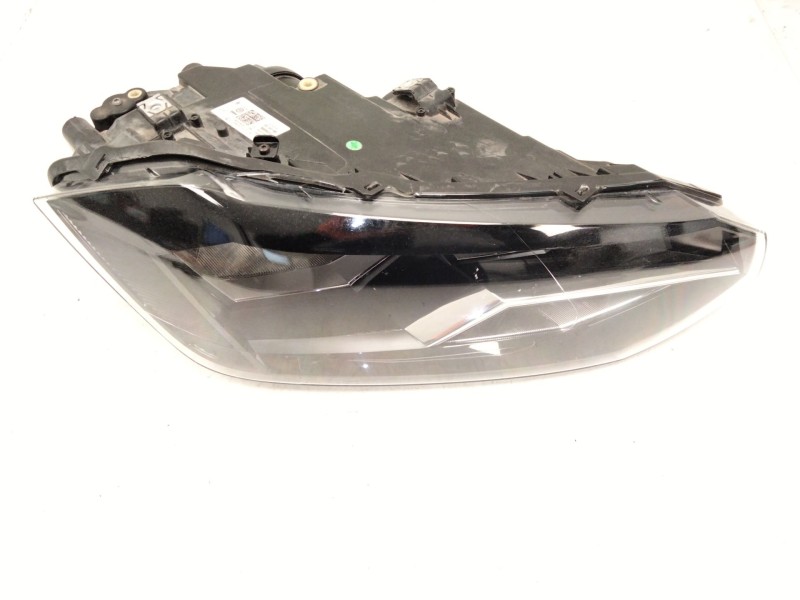 Recambio de faro derecho para volkswagen polo referencia OEM IAM 2G1941006  
