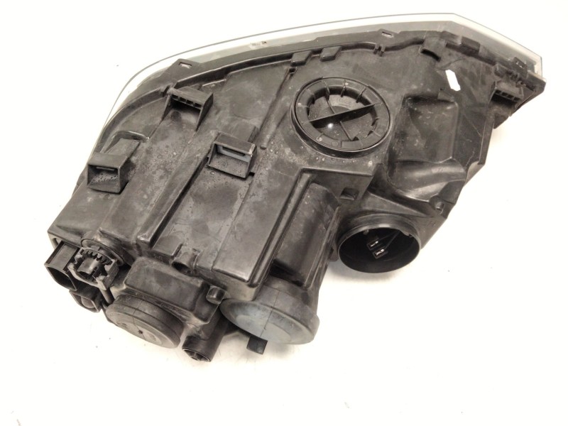 Recambio de faro derecho para volkswagen polo referencia OEM IAM 2G1941006  