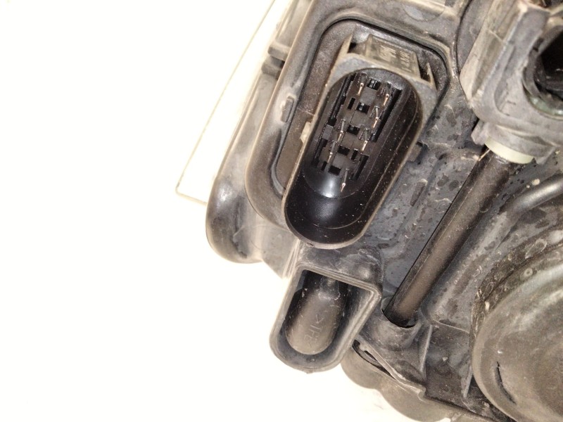 Recambio de faro derecho para volkswagen polo referencia OEM IAM 2G1941006  