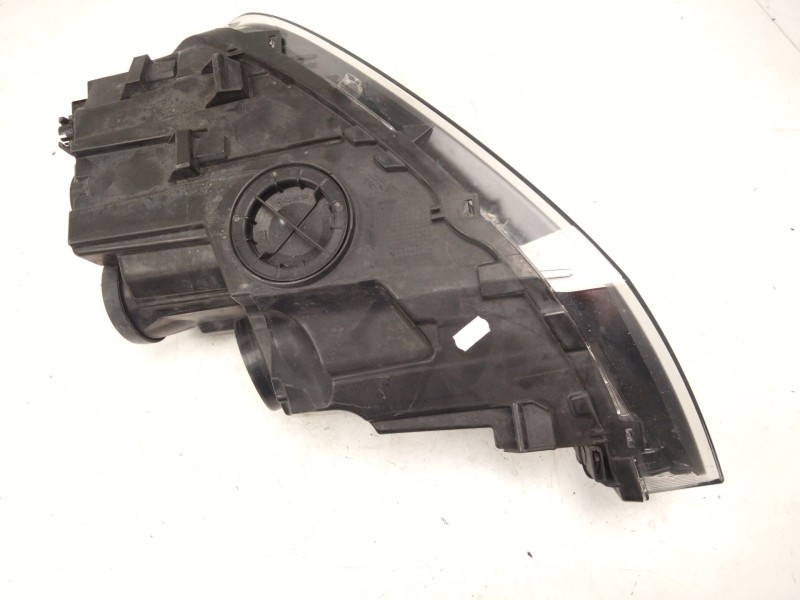 Recambio de faro derecho para volkswagen polo referencia OEM IAM 2G1941006  