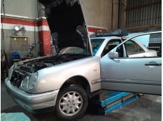 mercedes-benz clase e (w210) del año 1999 2
