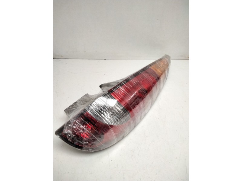 Recambio de piloto trasero derecho para nissan almera tino (v10m) 2.2 dci diesel cat referencia OEM IAM 26550BU200 VALEO 8930386