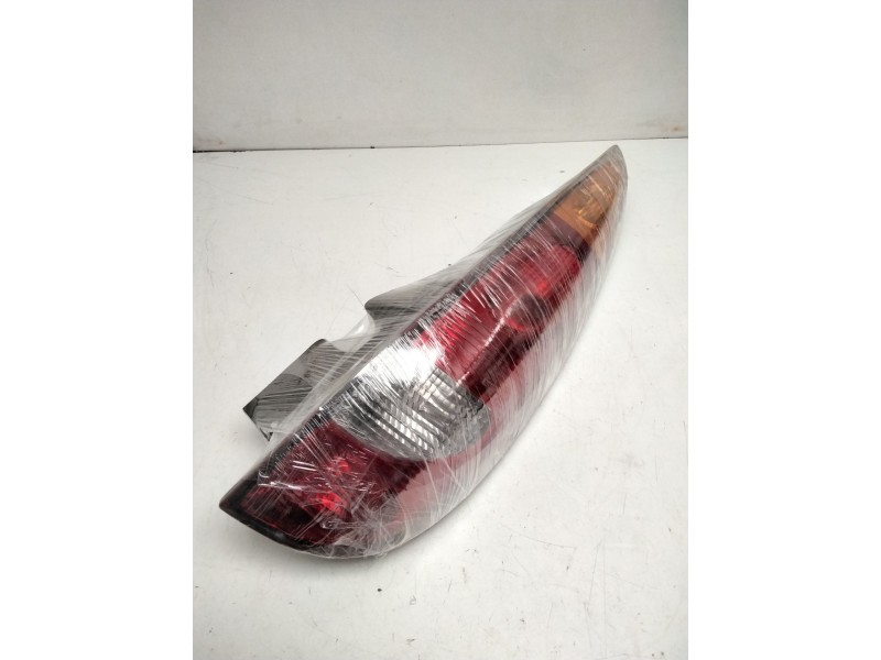 Recambio de piloto trasero derecho para nissan almera tino (v10m) 2.2 dci diesel cat referencia OEM IAM 26554BU200 VALEO 8930404