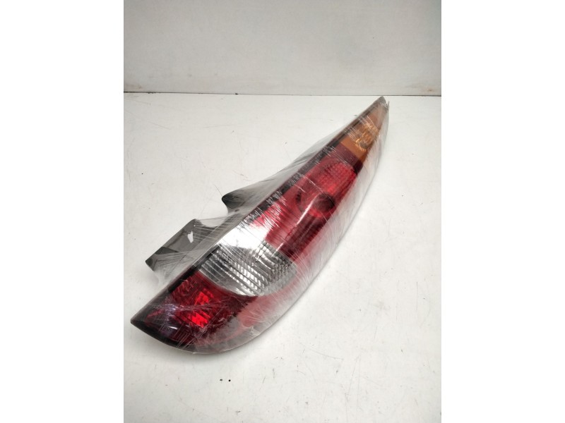 Recambio de piloto trasero derecho para nissan almera tino (v10m) 2.2 dci diesel cat referencia OEM IAM 26550BU200 VALEO 8930386