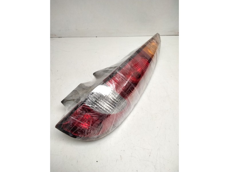 Recambio de piloto trasero derecho para nissan almera tino (v10m) 2.2 dci diesel cat referencia OEM IAM 26550BU200 VALEO 8930386