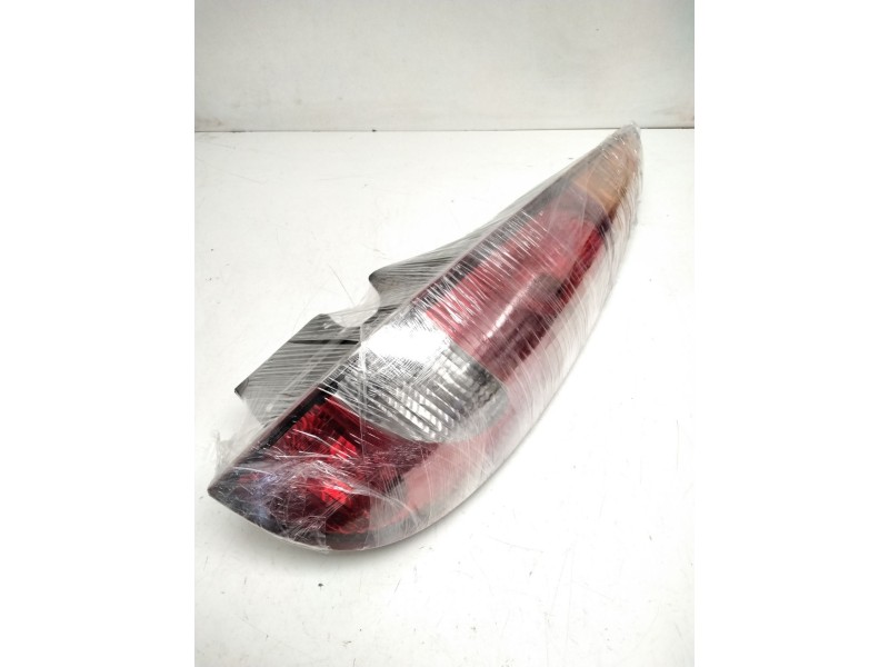 Recambio de piloto trasero derecho para nissan almera tino (v10m) 2.2 dci diesel cat referencia OEM IAM 26550BU200 VALEO 8930386