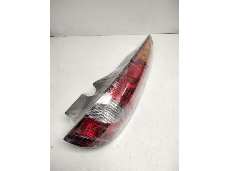 Recambio de piloto trasero derecho para nissan almera tino (v10m) 2.2 dci diesel cat referencia OEM IAM 26550BU200 VALEO 8930386