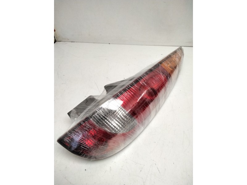 Recambio de piloto trasero derecho para nissan almera tino (v10m) 2.2 dci diesel cat referencia OEM IAM 26550BU200 VALEO 8930386