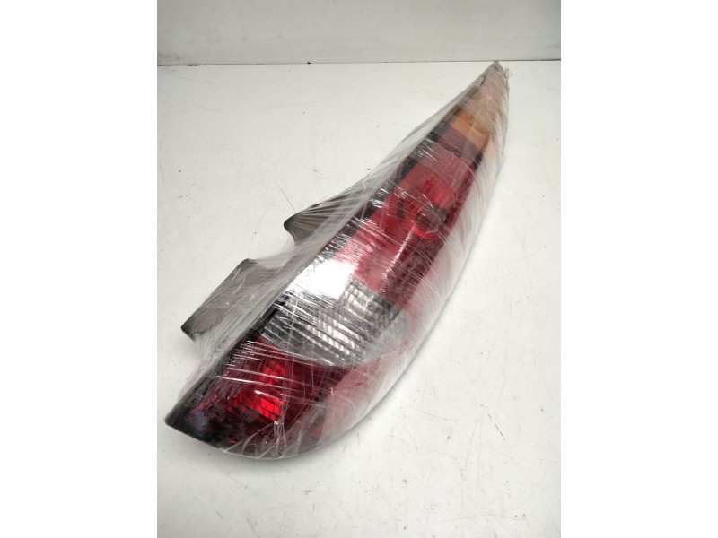 Recambio de piloto trasero derecho para nissan almera tino (v10m) 2.2 dci diesel cat referencia OEM IAM 26550BU200 VALEO 8930386