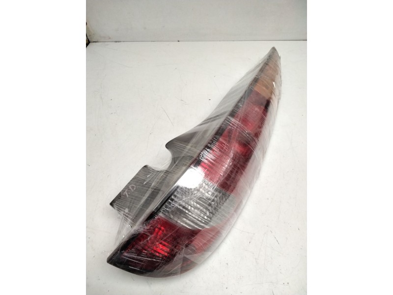 Recambio de piloto trasero derecho para nissan almera tino (v10m) 2.2 dci diesel cat referencia OEM IAM 26550BU200 VALEO 8930386