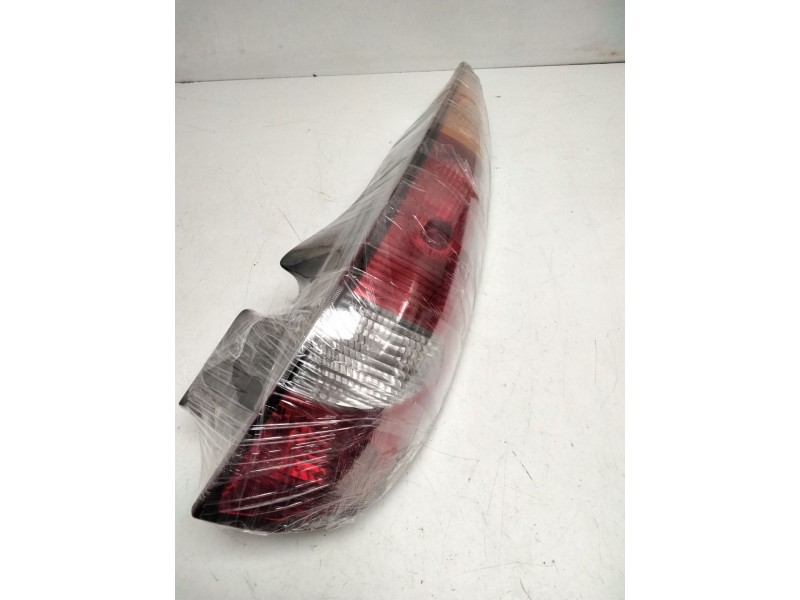 Recambio de piloto trasero derecho para nissan almera tino (v10m) 2.2 dci diesel cat referencia OEM IAM 26550BU200 VALEO 8930386