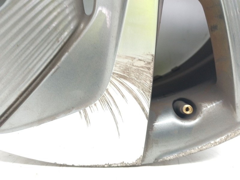 Recambio de llanta aluminio para citroën c4 picasso ii 2.0 bluehdi 150 referencia OEM IAM 9677090577  