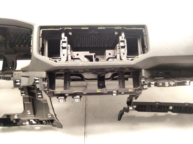 Recambio de salpicadero para man tge furgón 2.0 tdi (01v, 03v, 36v, uyb, uyc, uyd) referencia OEM IAM 7C1857003  