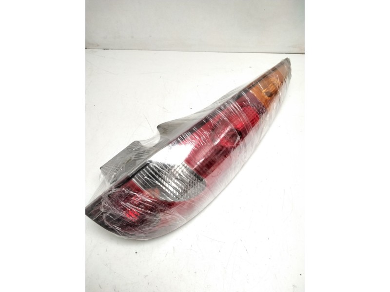 Recambio de piloto trasero derecho para nissan almera tino (v10m) 2.2 dci diesel cat referencia OEM IAM 26550BU200 VALEO 8930386