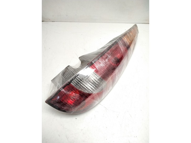 Recambio de piloto trasero derecho para nissan almera tino (v10m) 2.2 dci diesel cat referencia OEM IAM 26554BU200 VALEO 8930404