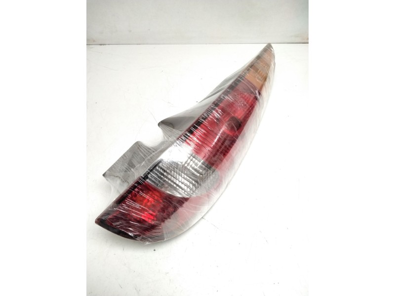 Recambio de piloto trasero derecho para nissan almera tino (v10m) 2.2 dci diesel cat referencia OEM IAM 26550BU200 VALEO 8930386