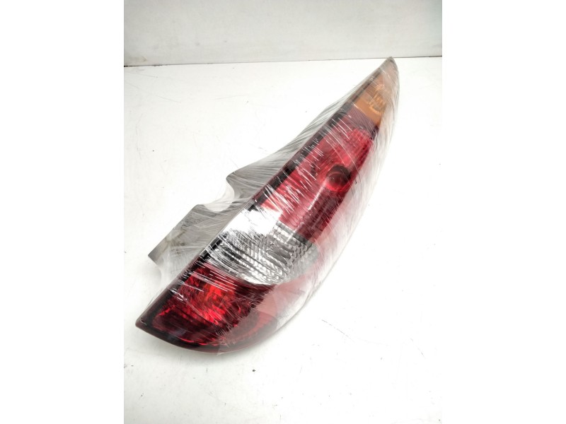 Recambio de piloto trasero derecho para nissan almera tino (v10m) 2.2 dci diesel cat referencia OEM IAM 26550BU200 VALEO 8930386