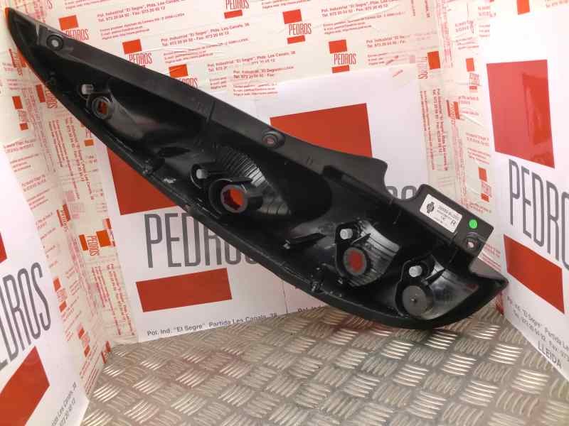Recambio de piloto trasero derecho para nissan almera tino (v10m) 2.2 dci diesel cat referencia OEM IAM 26550BU200 VALEO 2348020