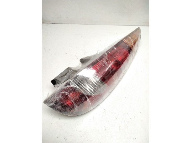 Recambio de piloto trasero derecho para nissan almera tino (v10m) 2.2 dci diesel cat referencia OEM IAM 26550BU200 VALEO 8630388