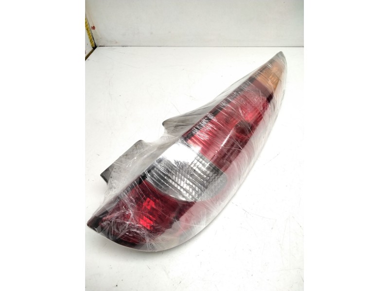 Recambio de piloto trasero derecho para nissan almera tino (v10m) 2.2 dci diesel cat referencia OEM IAM 26550BU200 VALEO 8930386