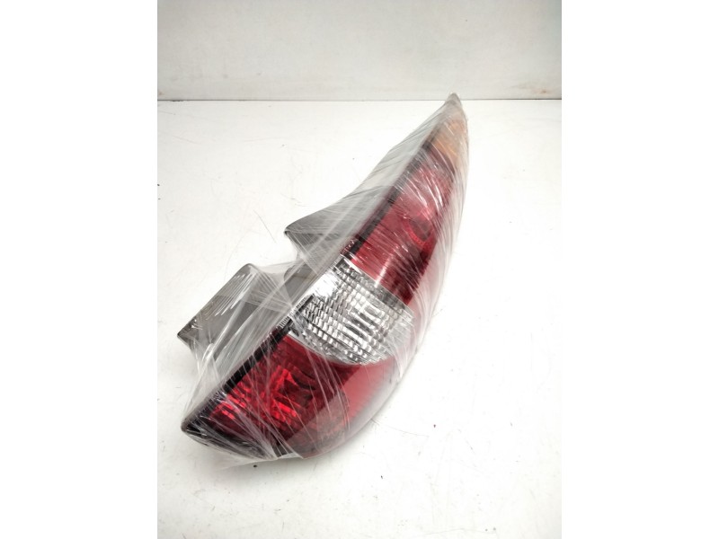 Recambio de piloto trasero derecho para nissan almera tino (v10m) 2.2 dci diesel cat referencia OEM IAM 26550BU000 VALEO 8930388