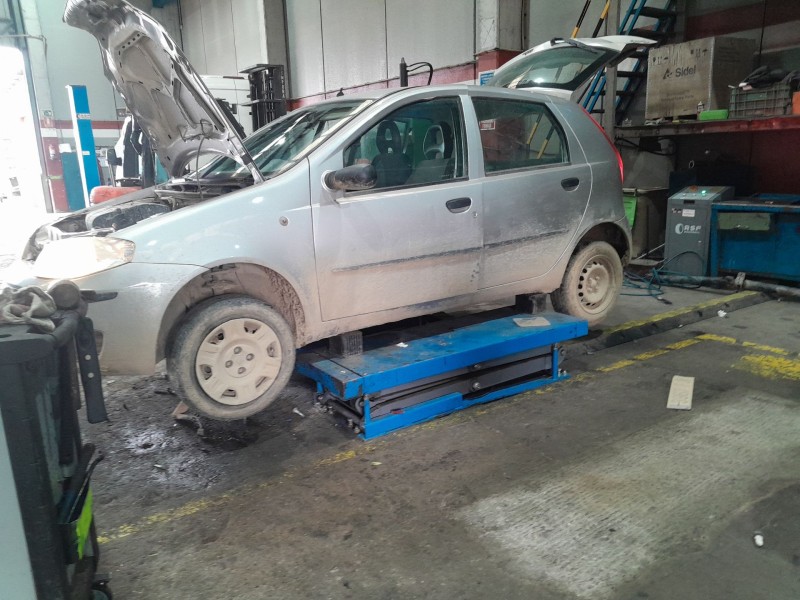 fiat punto (188_) del año 2006