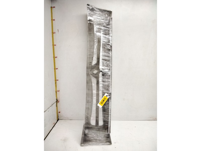 Recambio de rejilla delantera para renault trucks b caja/chasis 70 referencia OEM IAM 5010148955  B80