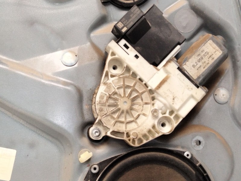 Recambio de elevalunas delantero izquierdo para seat ibiza iii (6l1) 1.9 tdi referencia OEM IAM 6L3837755  