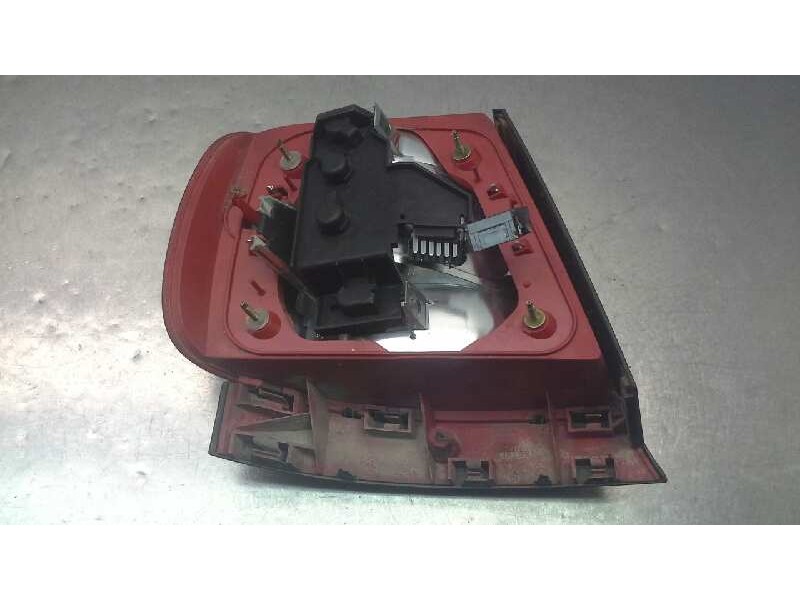 Recambio de piloto trasero derecho para audi a4 berlina (b5) 1.8 t referencia OEM IAM   