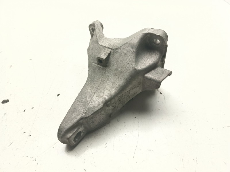 Recambio de soporte motor derecho superior para bmw 1 (f20) 114 d referencia OEM IAM 22116777064  