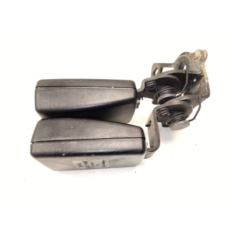 Recambio de enganche cinturon trasero izquierdo para volkswagen golf vii (5g1, bq1, be1, be2) 2.0 tdi referencia OEM IAM 8V08577