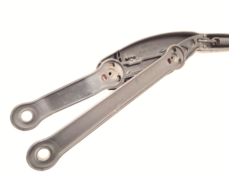 Recambio de brazo limpia delantero derecho para mercedes-benz clase c (w205) c 220 bluetec / d (205.002, 205.004) referencia OEM