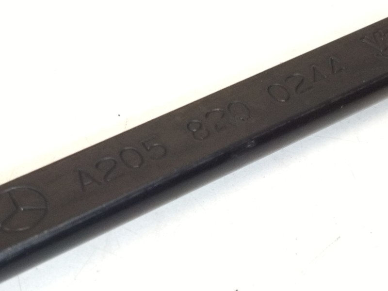 Recambio de brazo limpia delantero derecho para mercedes-benz clase c (w205) c 220 bluetec / d (205.002, 205.004) referencia OEM