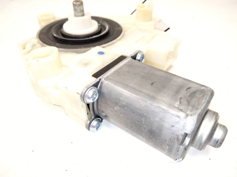 Recambio de motor elevalunas delantero izquierdo para mercedes-benz clase c (w205) c 220 bluetec / d (205.002, 205.004) referenc