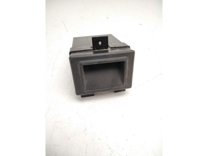 Recambio de cenicero para nissan trade caja/chasis 2.7 td referencia OEM IAM 012062360  